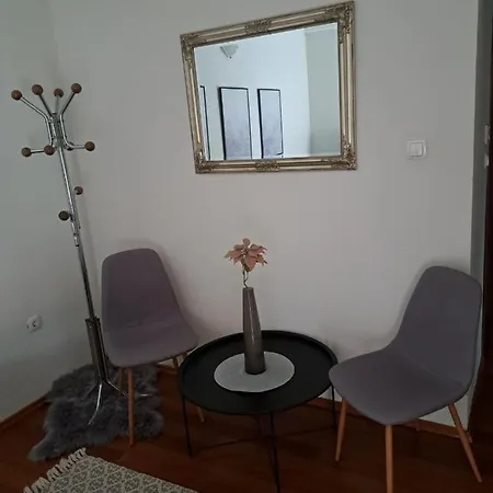 Thea Apartment *