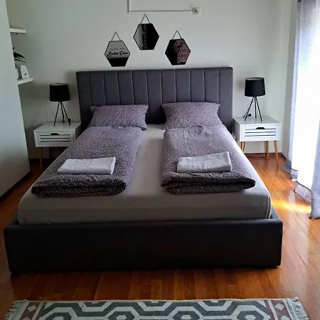 Apartment Thea *